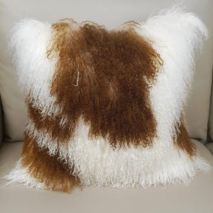 Natural Spotted Mongolian Lamb Fur Pillow Cover – Soft Decorative Cushion