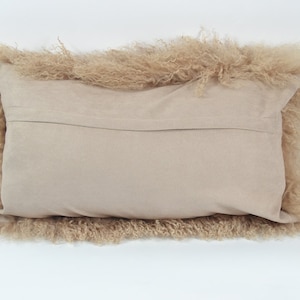 Housse de coussin en fourrure d'agneau du Tibet Beige foncé 30 cm x 50 cm 12 x 20 po. image 6