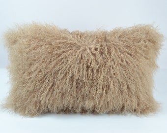 Housse de coussin en fourrure d'agneau du Tibet - Beige foncé 30 cm x 50 cm (12 x 20 po.)