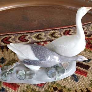 Royal Copenhagen #609 Estatueta de porcelana amarrada com dois gansos 1400/609..