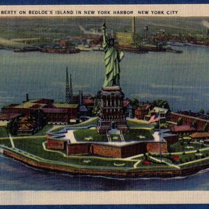 Postkaart 1945 standbeeld van Liberty Litho met Discription van Bedloe van eiland in de buurt van New York Harbor