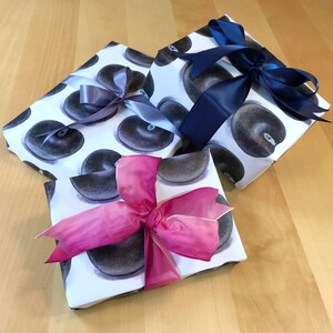 Carta da regalo Black Plum • Fogli di carta da regalo 20”X29” • Carta da regalo spessa di alta qualità • Prugne dipinte a mano realistiche • Regalo gourmet