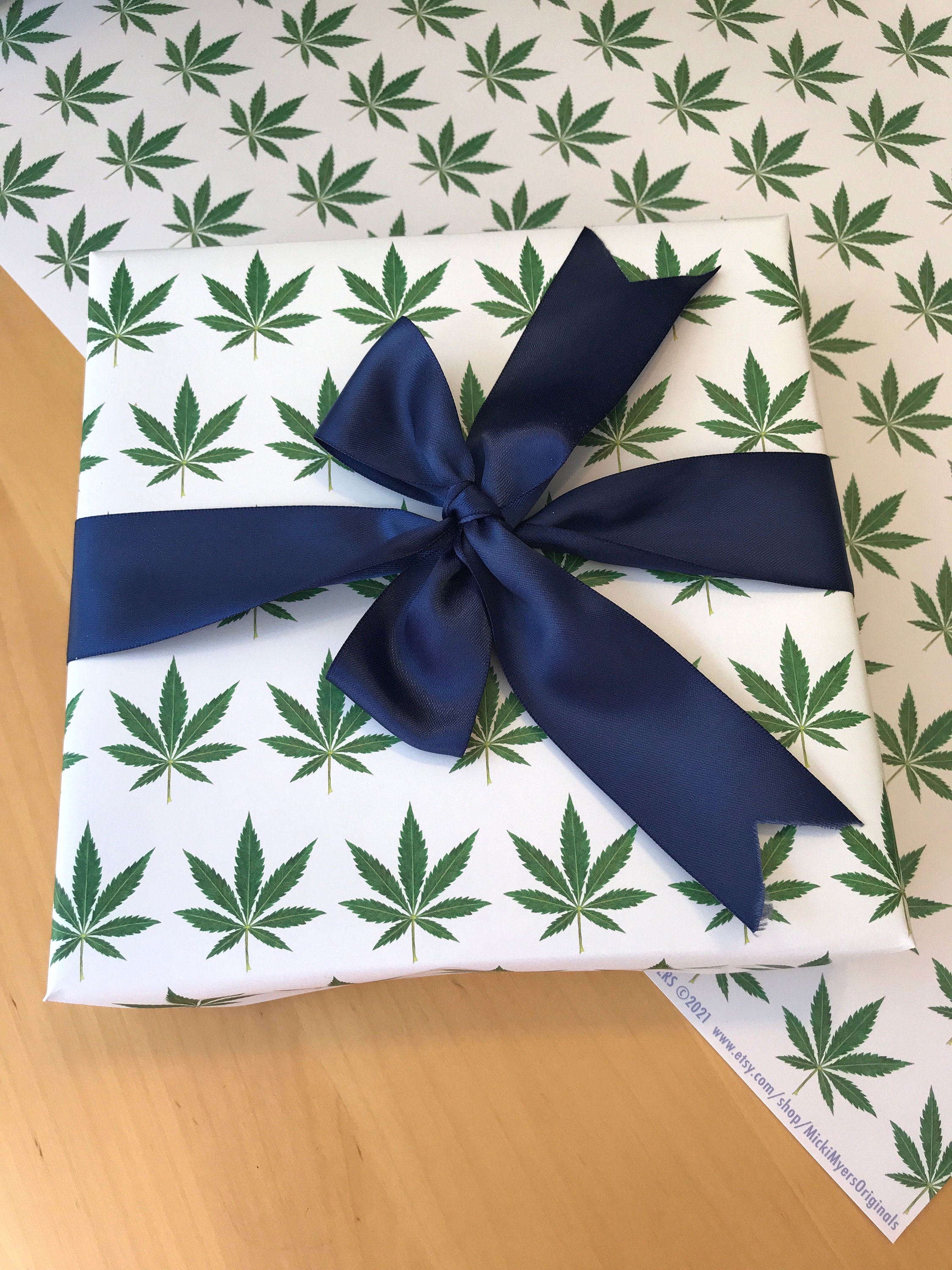 Marijuana Pot Weed Leaf Pattern Gift Wrap Paper - Premium Kraft Roll For Stoner Gifts & Crafts