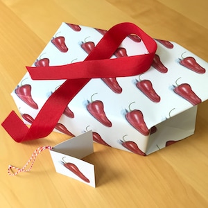 Carta da regalo con peperoncino • Fogli di carta da regalo 20X29" • Peperoncini rossi dipinti a mano a grandezza naturale di alta qualità • Carta da regalo a tema Fiesta