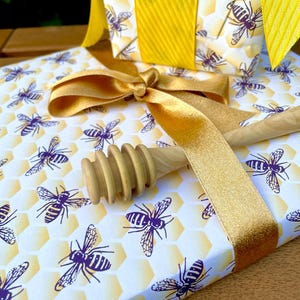 Carta da regalo a forma di ape • Fogli di carta da regalo da 20 x 29 pollici • Motivo a nido d'ape con api • Carta da regalo spessa e di alta qualità • Amanti delle api e apicoltori