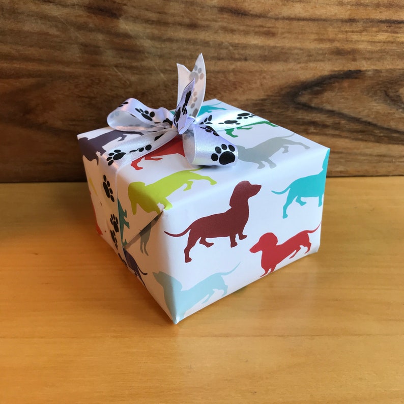 Dachshund lovers will love this beautiful giftwrap.