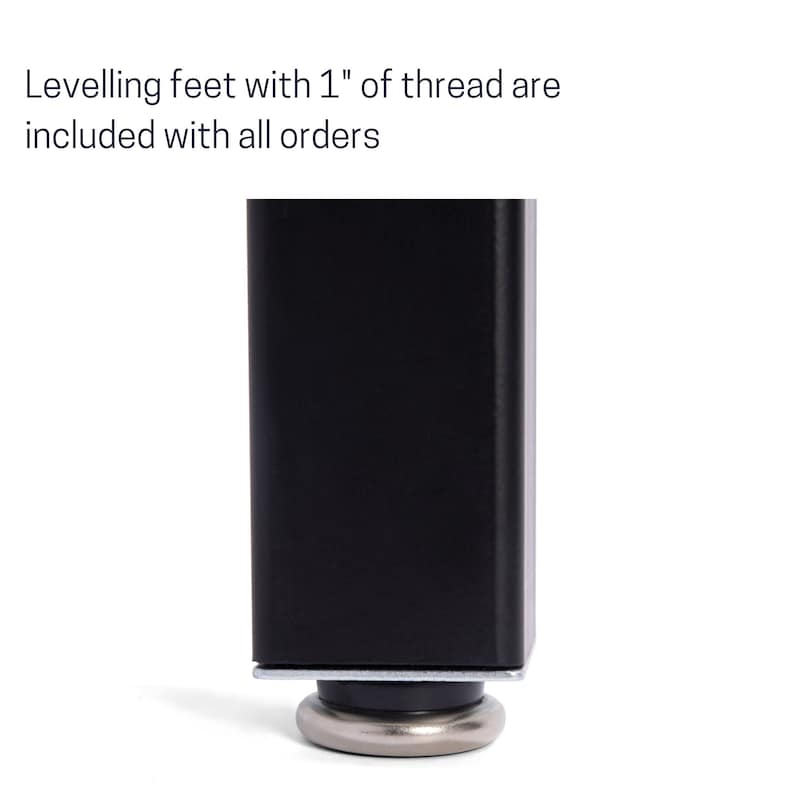 Pu&ograve; includere: Gambe da tavolo in metallo nero con un piedino di livellamento regolabile argentato. Il piedino ha una vite filettata da 2,5 cm.