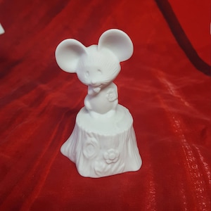 La souris sur une forêt arbre souche, Fine Bisque porcelaine, Hallmark Cards Inc. « La petite galerie » à la main Made in Japan Vintage 1975