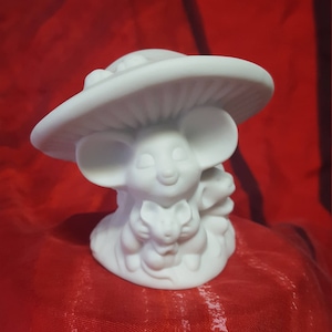 La souris sous un champignon (champignon), Fine Bisque porcelaine Figurine, Hallmark Cards Inc. La petite galerie, fabriqués à la main au Japon 1978