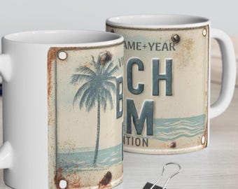 Tasse personnalisée avec plaque d'immatriculation de plage, tasse à café côtière, nom et année personnalisés