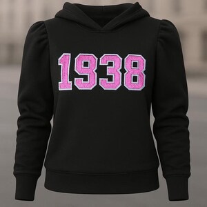 1938 / Sudadera con capucha bordada con purpurina / Camisetas de mamá / / Jack y Jill imagen 4