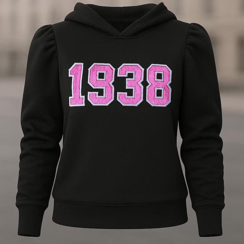 1938 / Sudadera con capucha bordada con purpurina / Camisetas de mamá / / Jack y Jill imagen 4