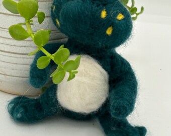 Neddle felted Frog