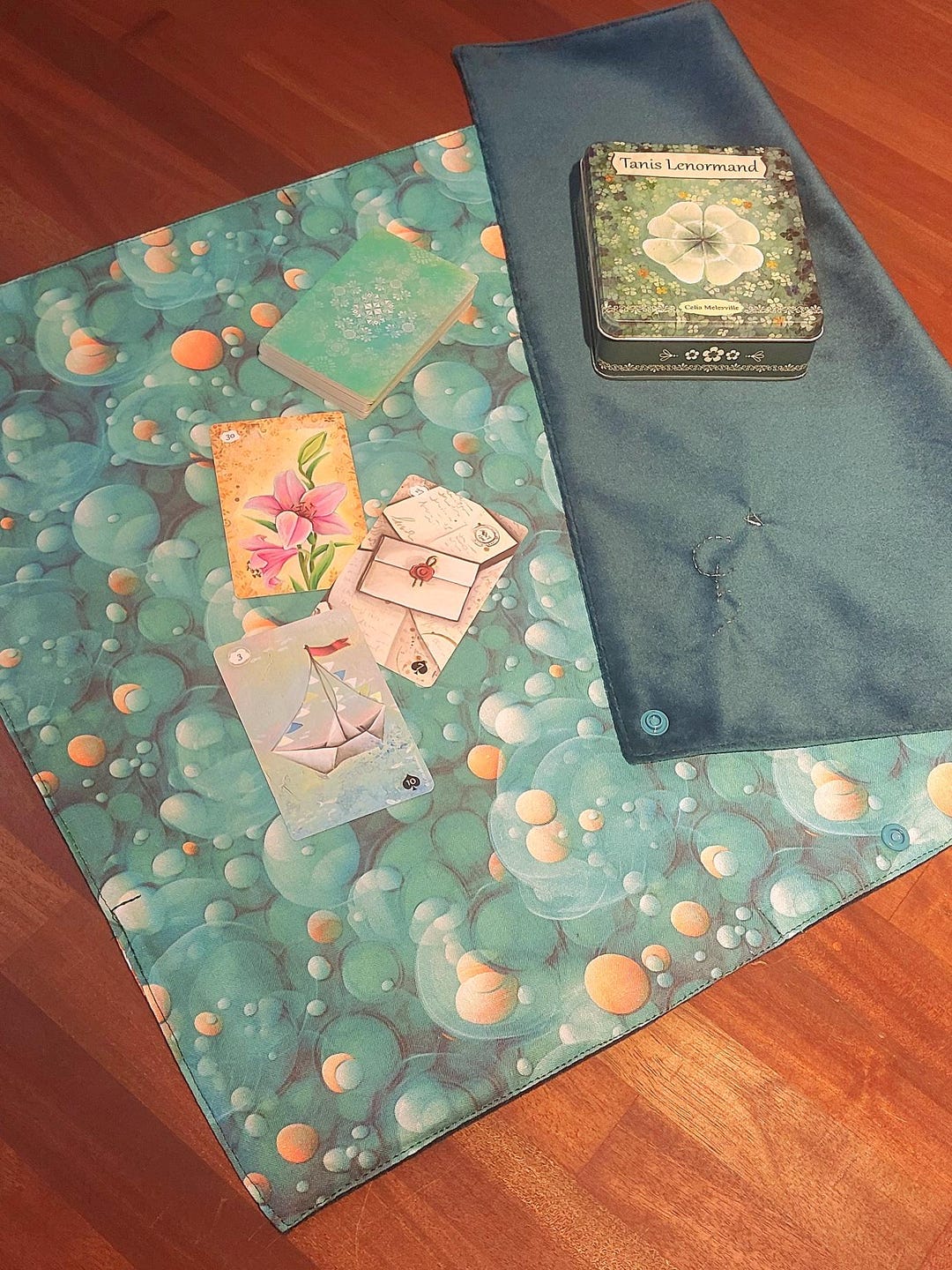 Tapis de table carré en flanelle pour tarot, tableau de cartes
