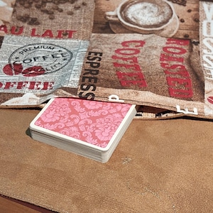 Tapete portátil para lectura de tarot, oráculo o cartas con bolsillo secreto: elegancia y discreción para tu práctica.