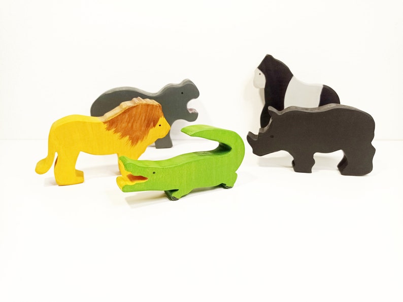 Ensemble de jouets d'animaux de safari exotiques inspirés de Waldorf, animaux en bois de Waldorf, ensemble de jeu ouvert, cadeau d'anniversaire de Noël pour enfants et tout-petits image 2