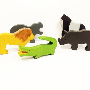 Ensemble de jouets d'animaux de safari exotiques inspirés de Waldorf, animaux en bois de Waldorf, ensemble de jeu ouvert, cadeau d'anniversaire de Noël pour enfants et tout-petits image 3