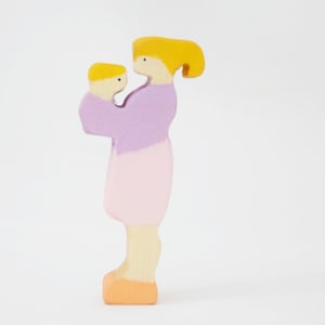 Baby tragende Mama, Waldorf, spielend vorgeben, offenes Spielzeug Set, kleine Welt Holzspielerei, Waldorf inspiriertes Spielzeugset, Holzfigur
