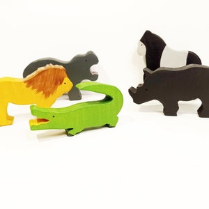 Ensemble de jouets d'animaux de safari exotiques inspirés de Waldorf, animaux en bois de Waldorf, ensemble de jeu ouvert, cadeau d'anniversaire de Noël pour enfants et tout-petits image 4