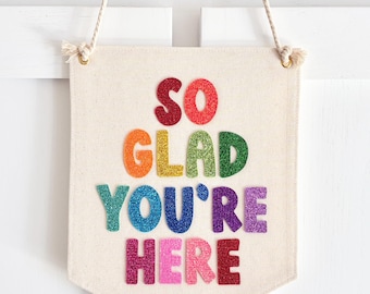 So Glad You're Here Hanging Wall Banner, Kids Room, Cute Playroom Decor, Teacher Appreciation & Birthday Party Gifts, Sparkly Classroom Sign