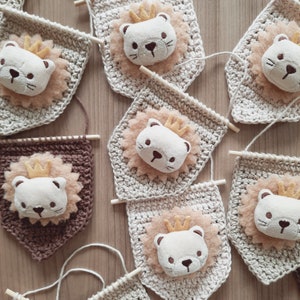 Lion pennant, mini wall hanging lion, birthday gift, children&#39;s room decoration, pennant