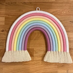 Décoration Murale Arc-en-Ciel Avec Pompons - Rideau Tissé Main Pour Chambre D'Enfant, Salon - Cadeau Naissance Ou Anniversaire