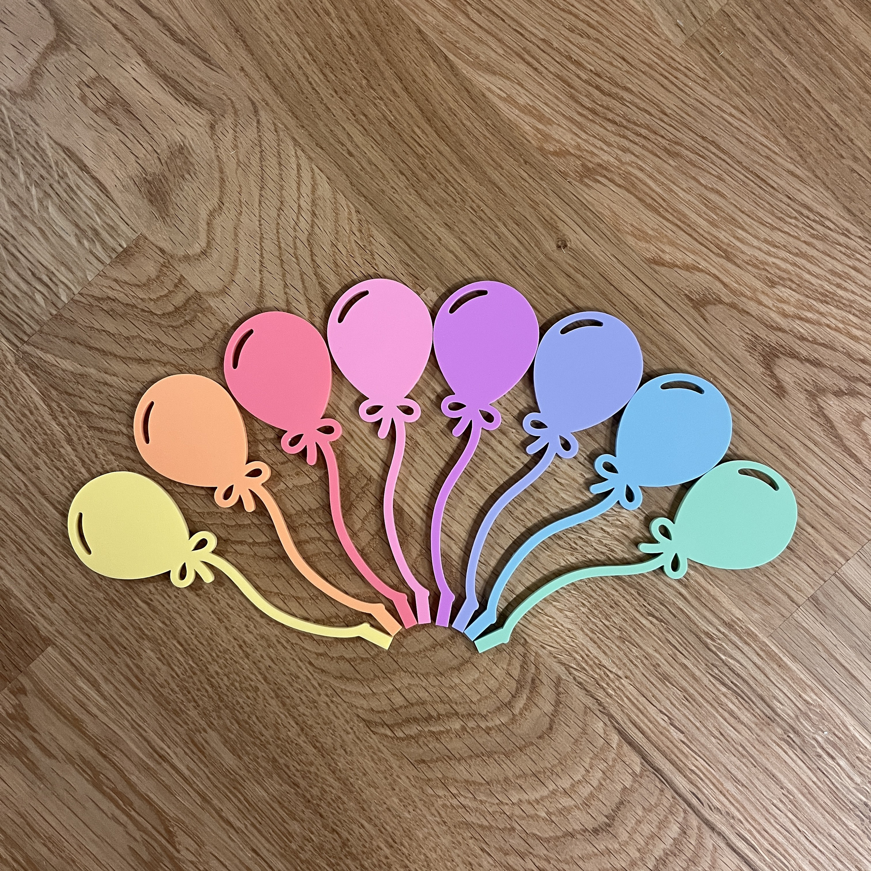 Balloon motif plug for personalized birthday plate with vase and candle, candle plate, birthday wreath, table decoration