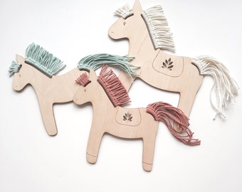 Kindergeburtstag Bastelangebot Pferde, Pferde zum Knüpfen Idee Kindergeburtstag, Basteln für Kinder Pferde