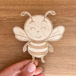 Bee motif plug for personalized birthday plate with vase and candle, candle plate, birthday wreath, table decoration
