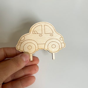 Car motif plug for personalized birthday plate with vase and candle, candle plate, birthday wreath, table decoration