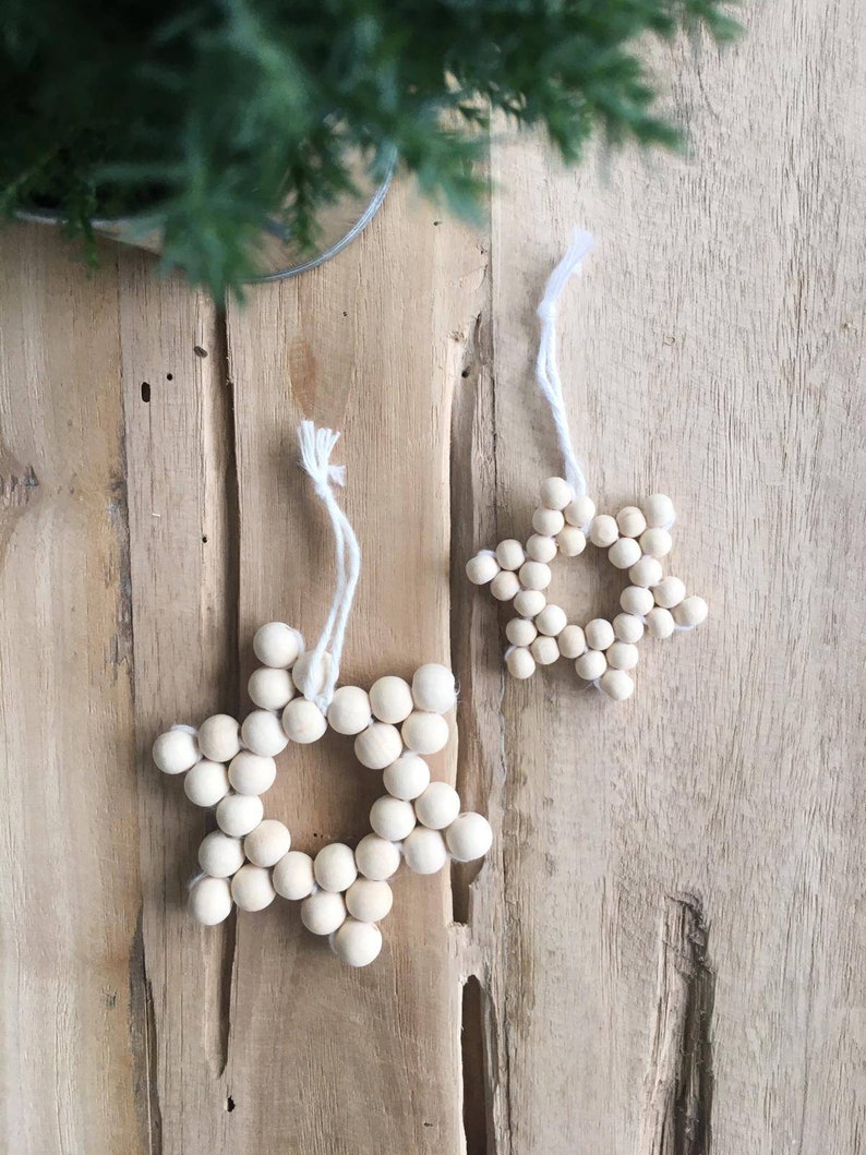 Holzperlensterne Holzperlen Sterne Holzsterne Christbaumschmuck skandinavisch Weihnachten Weihnachtsbaum Stern Weihnachtsdeko Bild 1