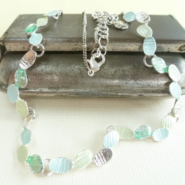 French vintage necklace IKITA vintage 2000 "Pastel pastilles", metal, sky blue, light green, yellow/green and silver colors.