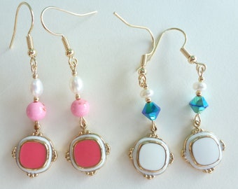 Boucles d'oreille émaillées à choisir parmi 2, métal, perles de culture, pierre et cristal swarovski, coloris rose, ivoire, bleu et doré.