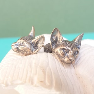Gothic &quot;Sphynx cat&quot; stud earrings, 925 Thai silver, silver and dark gray colors.