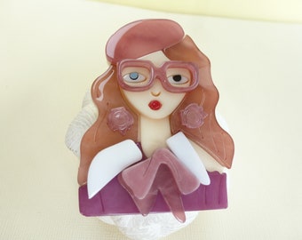 Modern brooch "Young woman with a beret", acrylic, old pink, purple/pink, light brown, white and ecru colors.