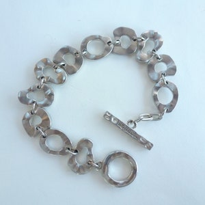 Bracelet français vintage 90, Biche de Bere, métal, coloris argenté.