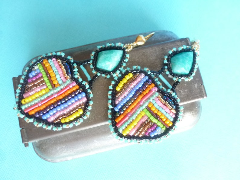 natural stone and fabric glass multicolored colors. Earrings embroidered with the Rainbow Heart needle