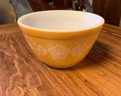 Pyrex Cinderella Butterfly Gold Mixing Bowl 1 1 2 Pint 401