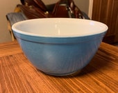 Blue Pyrex 401 1 1 2 Pint Mixing Bowl