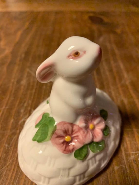 Vintage Avon Bunny Rabbit Porcelain Covered Trinke