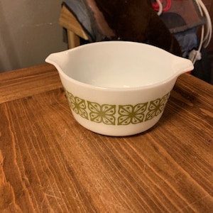 Pyrex Autumn Floral Verde, 1 Quart Round Casserole (#473)
