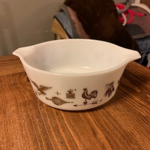 Pyrex Early American 1.5 Quart Vintage Casserole Dish