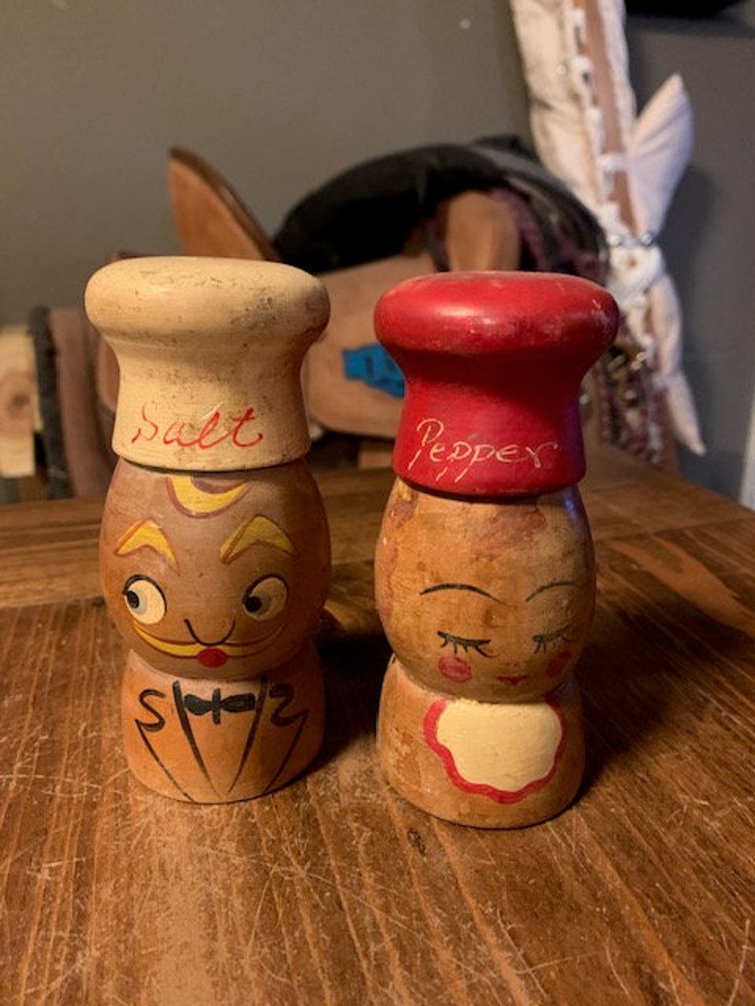 ソルト&ペッパー　木彫り　ドイツ　ヴィンテージ ヴィンテージ木製ソルト＆ペッパーシェーカー - Etsy 日本