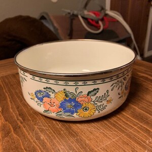 Vintage M Kamenstein Bowl Made in Taiwan, Off White and Gold Brass Enamel, Old Amsterdam Design