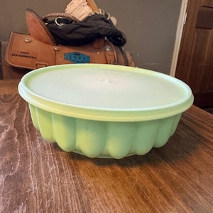 Vintage Green Jello Tupperware Mold Christmas Wreath Style