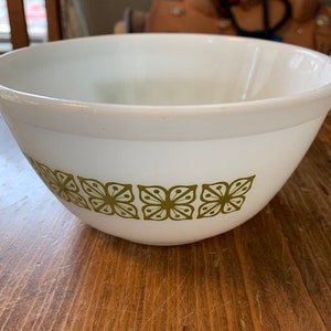 Pyrex Verde Autumn Floral 1 1/2 Quart Mixing Bowl