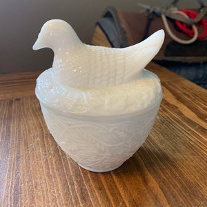Vintage Avon Milk Glass Bird on Nest Covered Dish 1970
