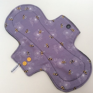 Almohadilla de tela reutilizable Lilac Bee, algodón orgánico, núcleo Zorb 3D