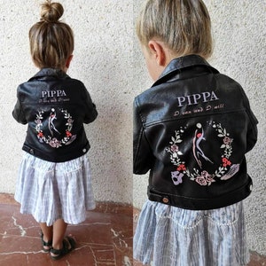 Veste avec prénom personnalisé Veste en cuir pour enfant Couronne de fleurs Veste fille d'honneur cadeau Mon premier cadeau de Pâques pour le 1er anniversaire