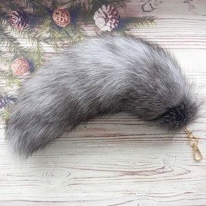 fox tail keychain, tail keychain, fur tail keychain, tail key ring, fur pendant, keyring tail, bag charm, keyring fluffy, fur keychain